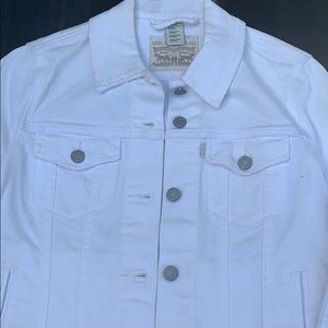 VINTAGE WOMENS LEVI JEAN JACKET